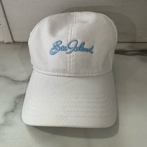 Sea Island Hat White Blue Women’s Golf Cap Under Armour Adjustable Strap - Picture 1 of 4